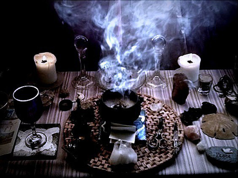 Сильные черные ритуалы. Магический алтарь. Магический ритуал. Черная магия. Магические атрибуты.