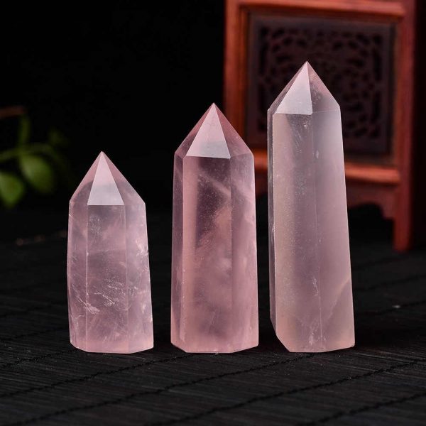 натуральный кристалл розовый кварц